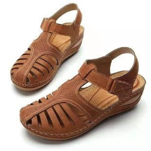 Damen Bequeme orthopädische Sandalette mit geschlossener Zehenpartie und verstellbarem Klettverschluss EB