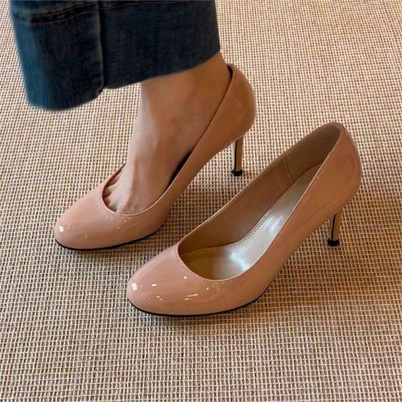 Damen Elegante Lack‑Pumps mit geschwungener Fersenlinie und mittelhohem Stiletto‑Absatz EB