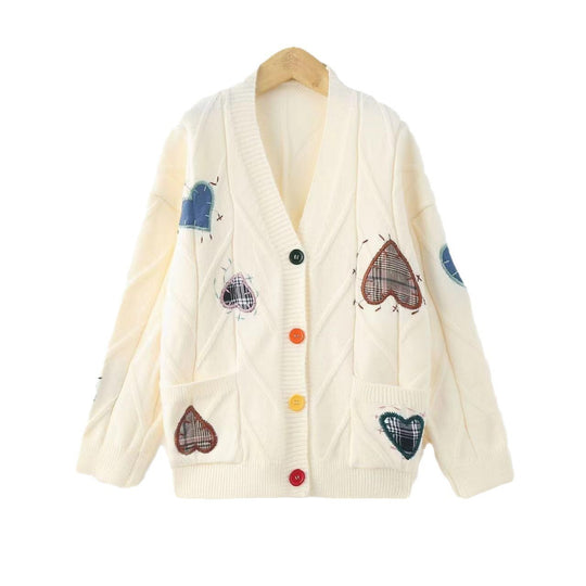 Damen Strickjacke mit Herzapplikationen und Knopfdetaillierung EB