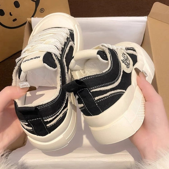 Damen modische Sneaker mit stylischem Fleece-Einsatz EB