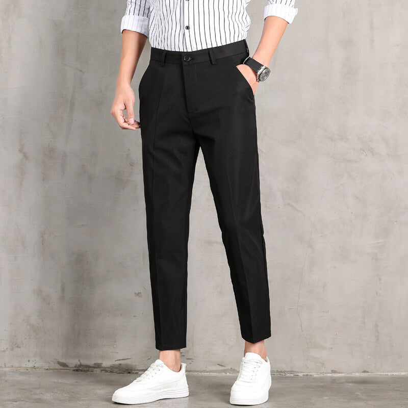 Herren moderneChinohose mit slim fit Schnitt und praktischen Seitentaschen EB