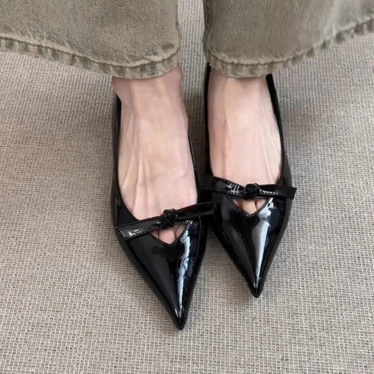 Damen spitze Ballerinas mit schickem Schleifen-Detail und komfortablem Blockabsatz EB