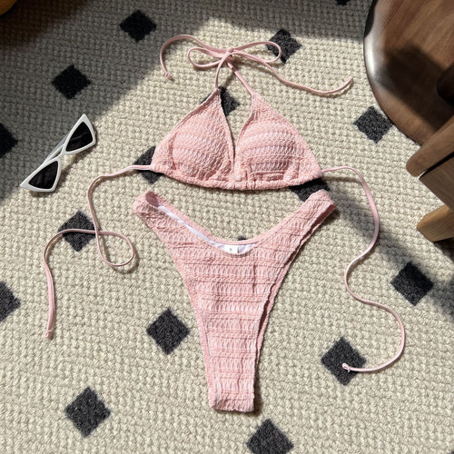 Damen Triangel-Bikini mit strukturierter Oberfläche und verspielten Trägern EB