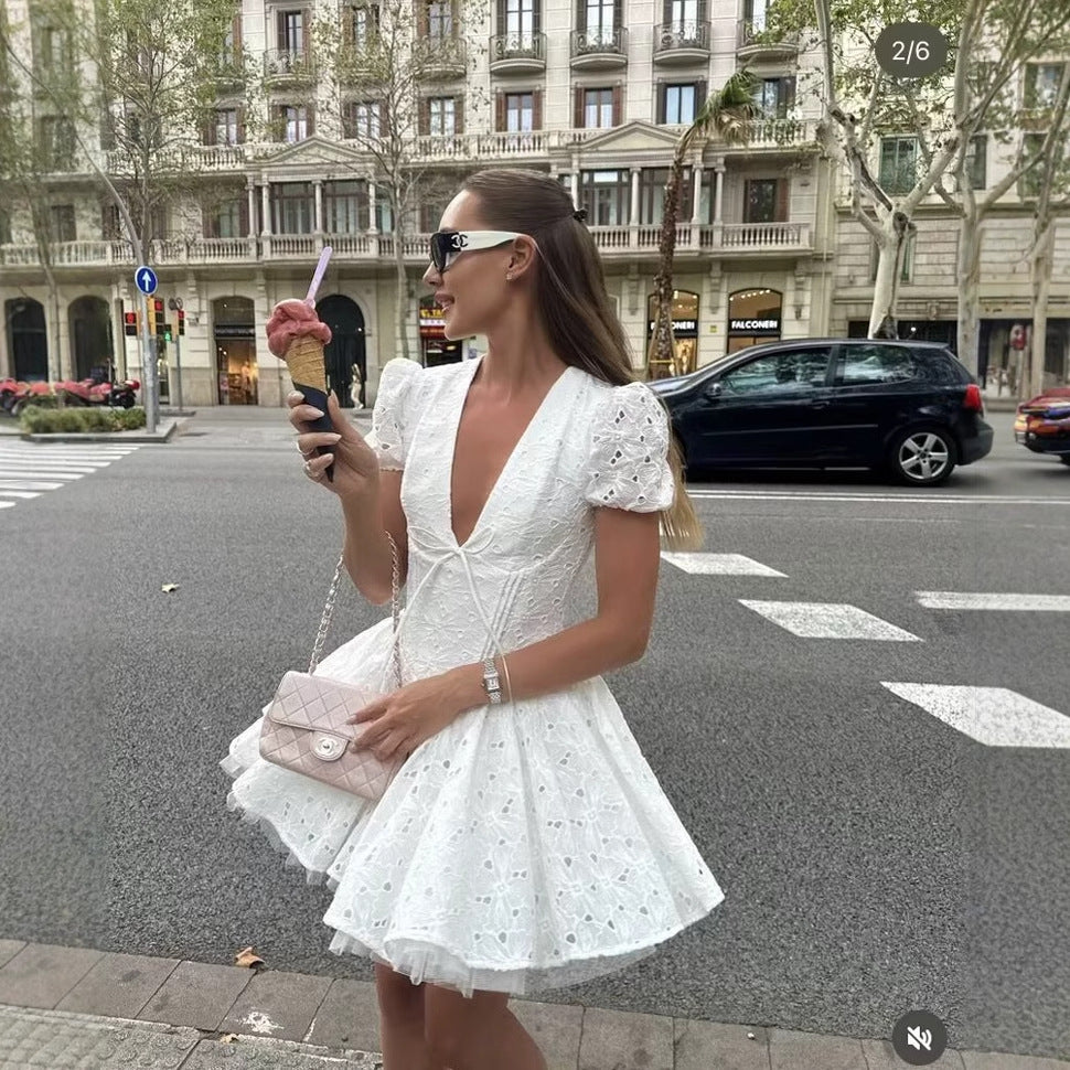 Damen Sommerkleid mit zarter Stickerei und voluminösem Rock EB