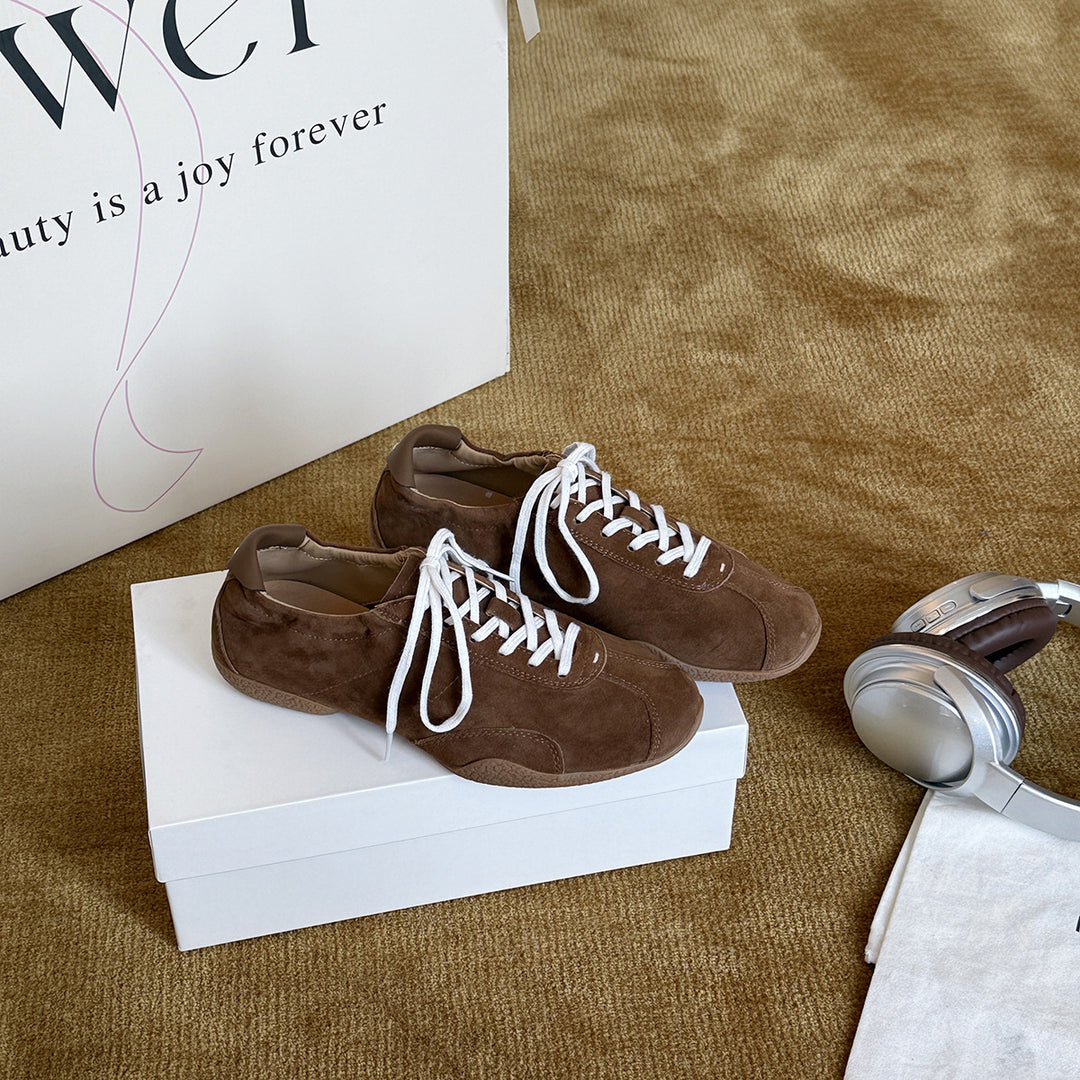 Damen Sportliche Sneakers im zeitlosen Design mit hochwertigem Wildleder EB