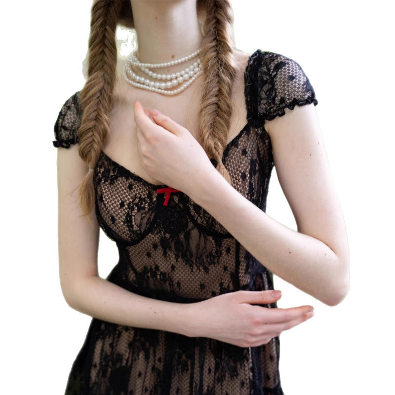 Damen Spitzenkleid mit verspielten Rüschendetails und transparentem Design EB