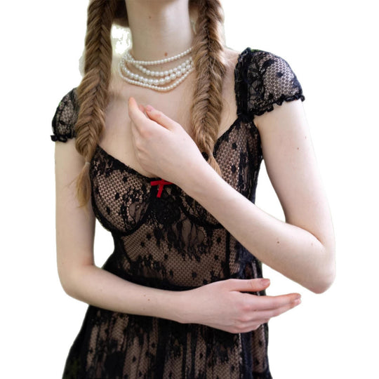 Damen Spitzenkleid mit verspielten Rüschendetails und transparentem Design EB