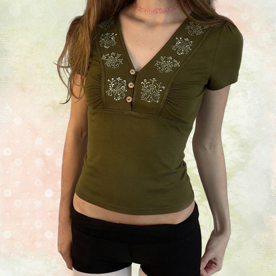 Damen Kurzarmshirt mit dekorativen Knopf- und Stickdetails EB