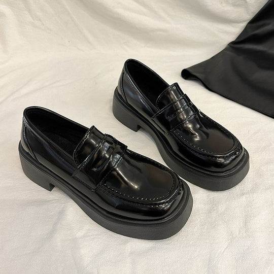 Damen modische Slip-On Loafer mit robustem Sohlenprofil und eleganter Lederausstattung EB