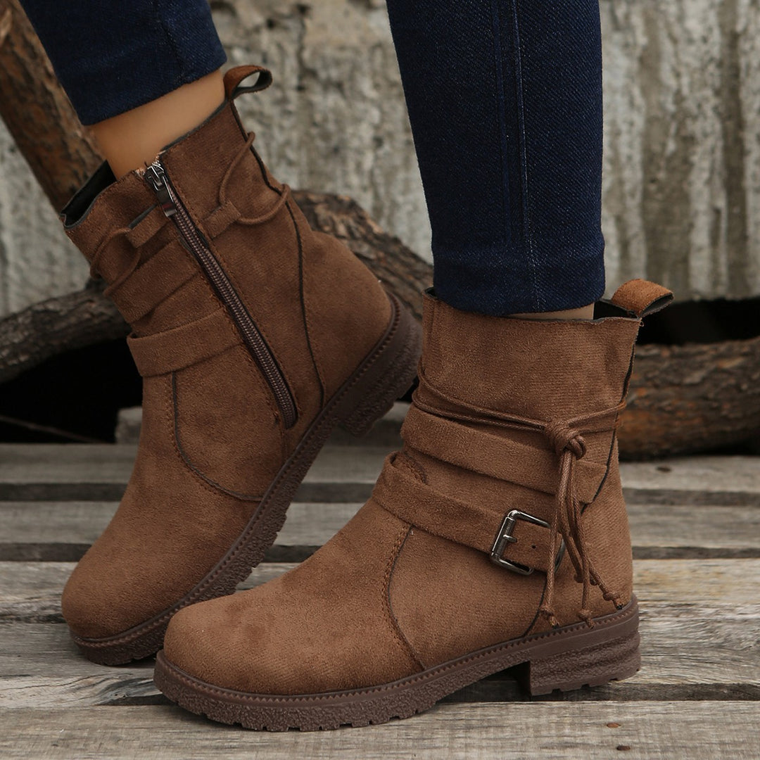 Damen nan Kurzstiefelette aus Veloursoptik mit seitlichem Reißverschluss, dekorativem Wickelriemen und robust profilierter Sohle EB