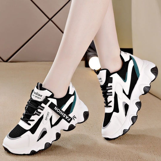 Damen Sportliche Sneaker mit atmungsaktiver Mesh-Oberfläche und dämpfender Laufsohle EB