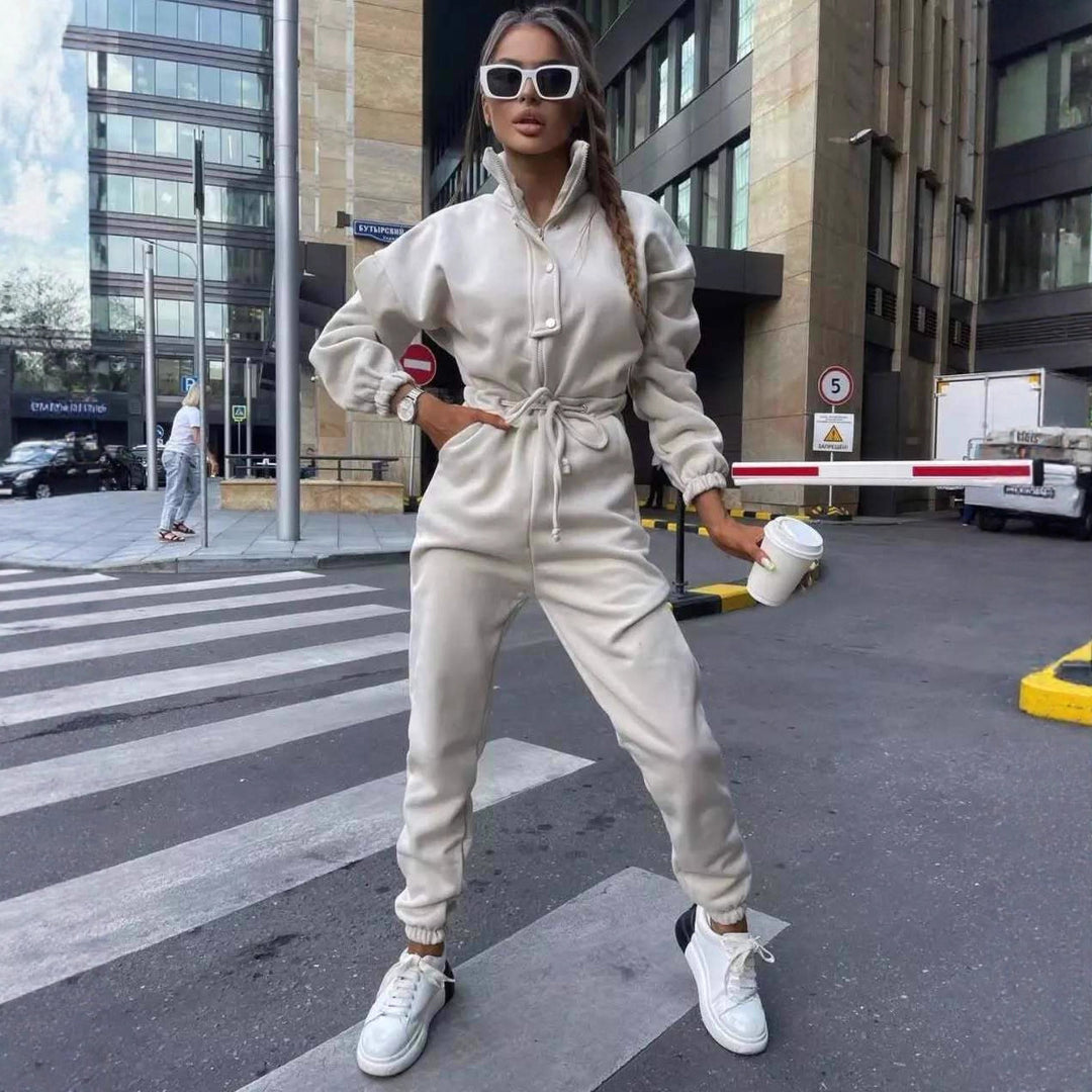 Damen taillierter Velours-Jumpsuit mit Tunnelzug Stehkragen und elastischen Bündchen Eichborn Berlin
