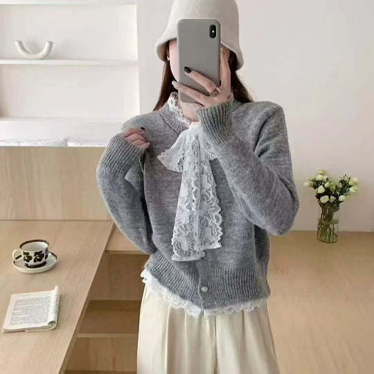 Damen Strickcardigan mit Lagenlook und Spitzenkragen EB