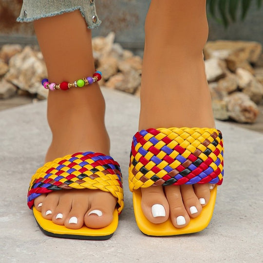 Damen Flache Riemchensandalen mit geflochtenem Design und modischem Farbakzent EB