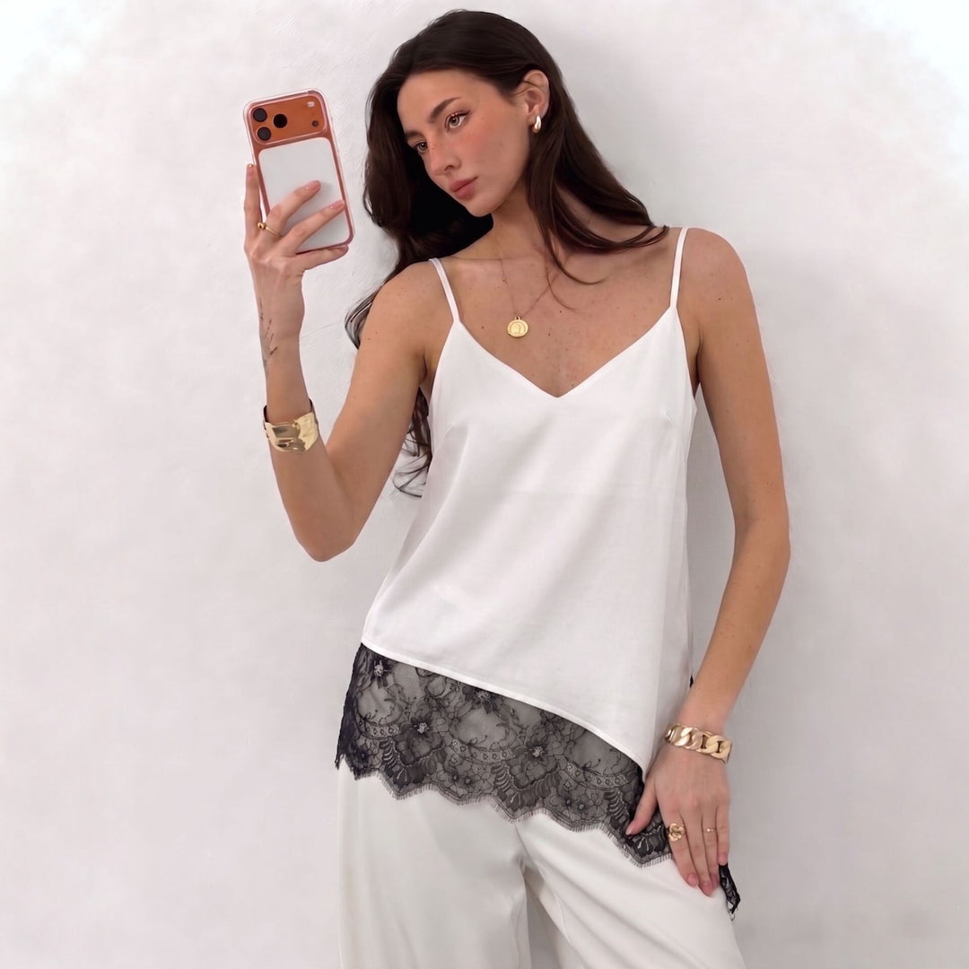 Damen Spitzen-Top mit elegantem V-Ausschnitt und zarter Raffung EB