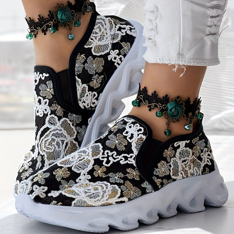 Damen Komfortable Slip-On Sneakers mit floralem Spitzen-Design EB
