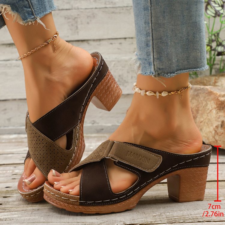 Damen Wedge-Pantoletten mit verstellbarem Riemendesign und konturiertem Fußbett EB