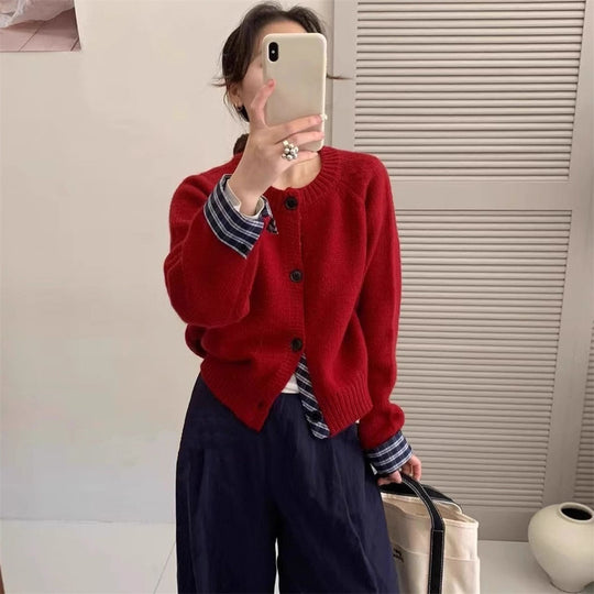 Damen Strickjacke mit eleganten Knopfdetails und hübschem Muster EB