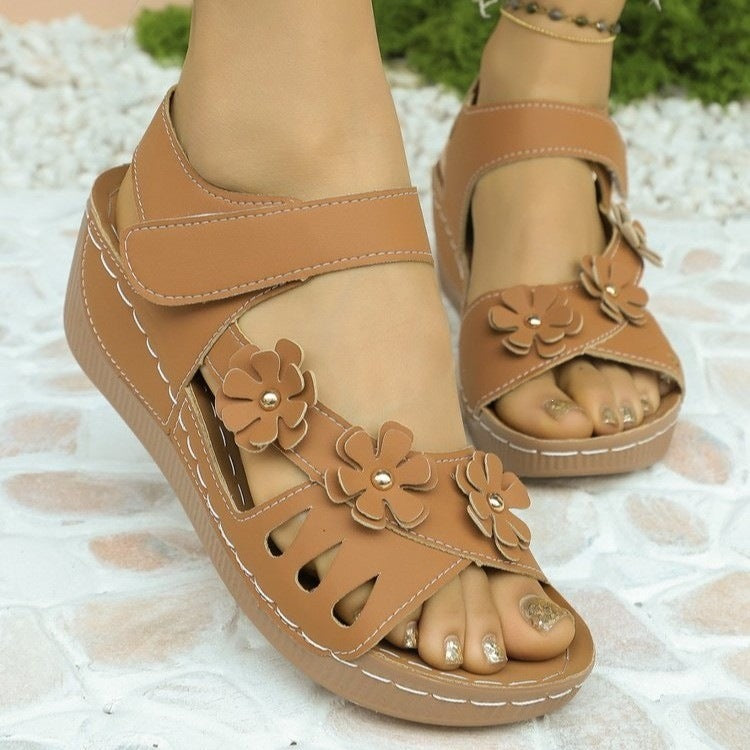 Damen Komfortable Sandalen mit floralem Dekor und verstellbarem Riemendesign EB