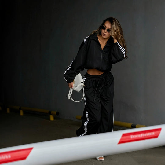 Damen Oversized kurz geschnittene Trainingsjacke und taillenhohe Jogginghose Set mit Seitenstreifen EB