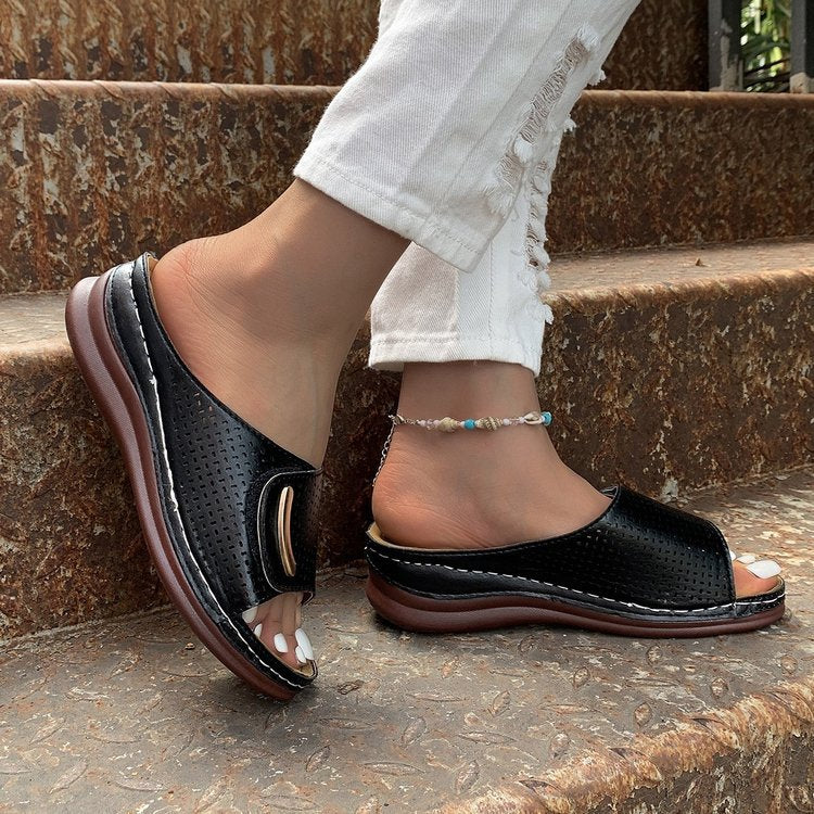 Damen Offene Clogs mit atmungsaktiver Lochstruktur und sicherem Riemendesign EB