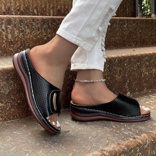 Damen Offene Clogs mit atmungsaktiver Lochstruktur und sicherem Riemendesign EB