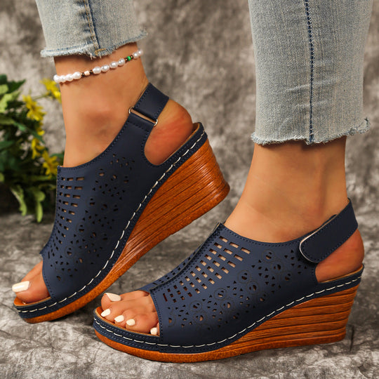 Damen Wedge-Sandaletten mit perforierter Oberfläche und elastischem Riemen EB