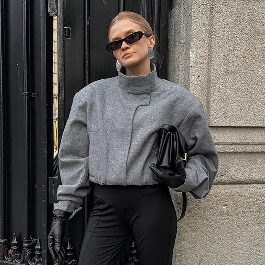 Damen Modische Oversized Jacke mit hohem Kragen und innovativem Design EB