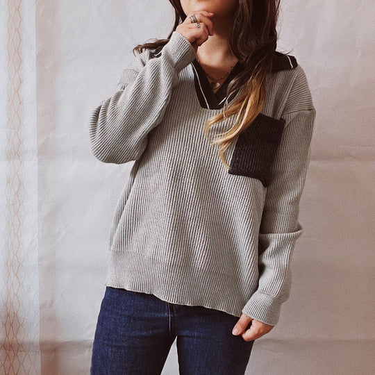Damen lässiger V-Ausschnitt Pullover mit strukturiertem Rippdesign und kontrastierendem Kragen EB