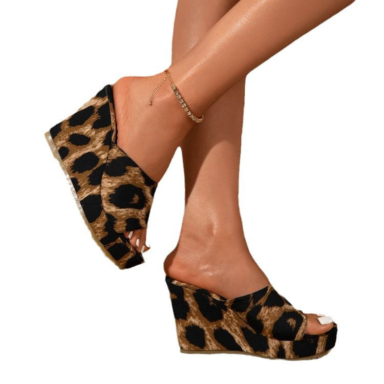 Damen Keilabsatz-Mules mit Leopardenmuster EB