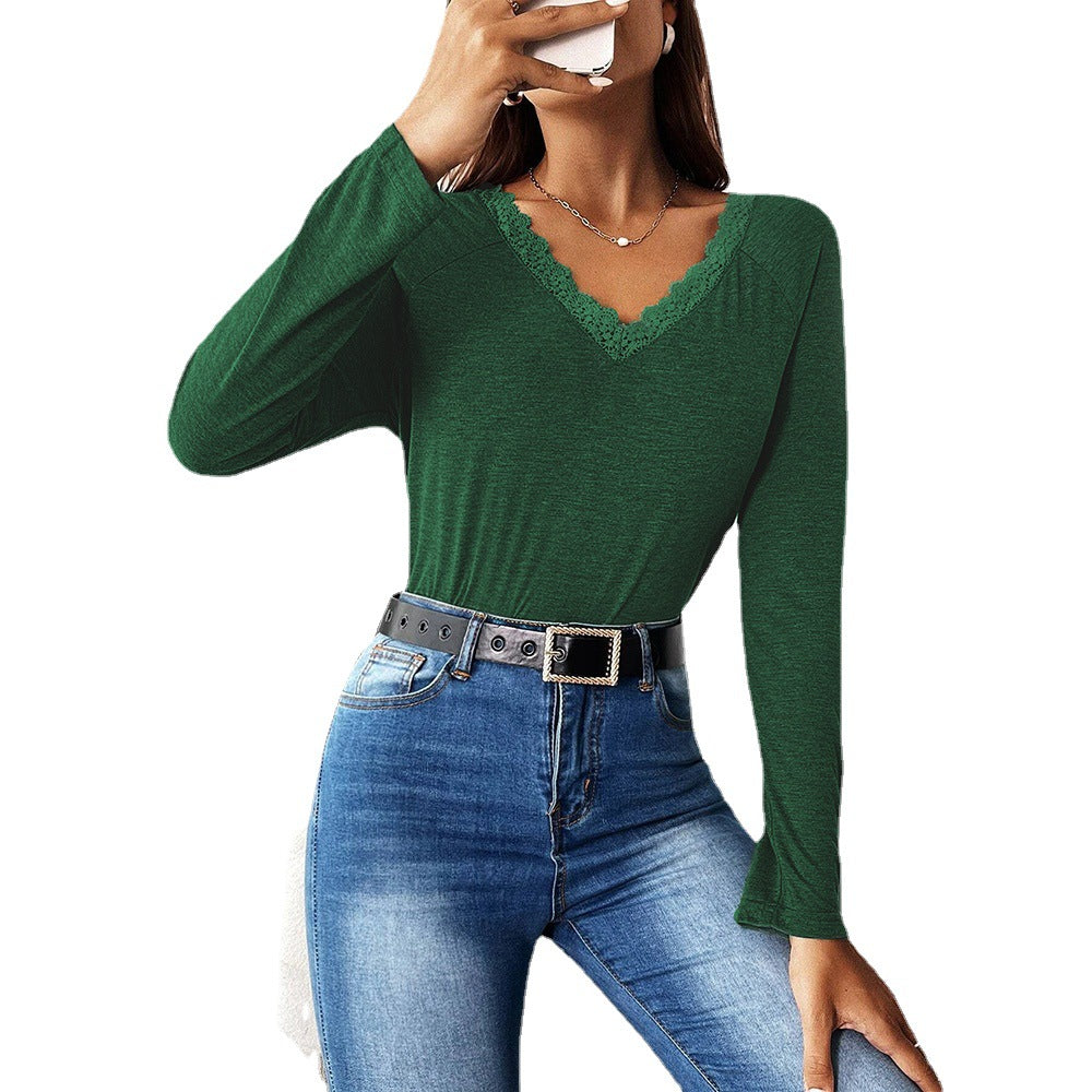 Damen feines V‑Neck Langarmshirt mit Spitzenbesatz, leichtem Feinstrick und lässiger Silhouette Eichborn Berlin