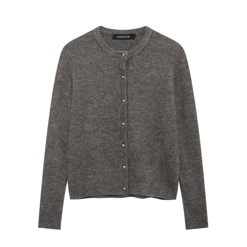Damen Strickjacke mit feinen Knopfdetails und klassischem Rundhalsausschnitt EB