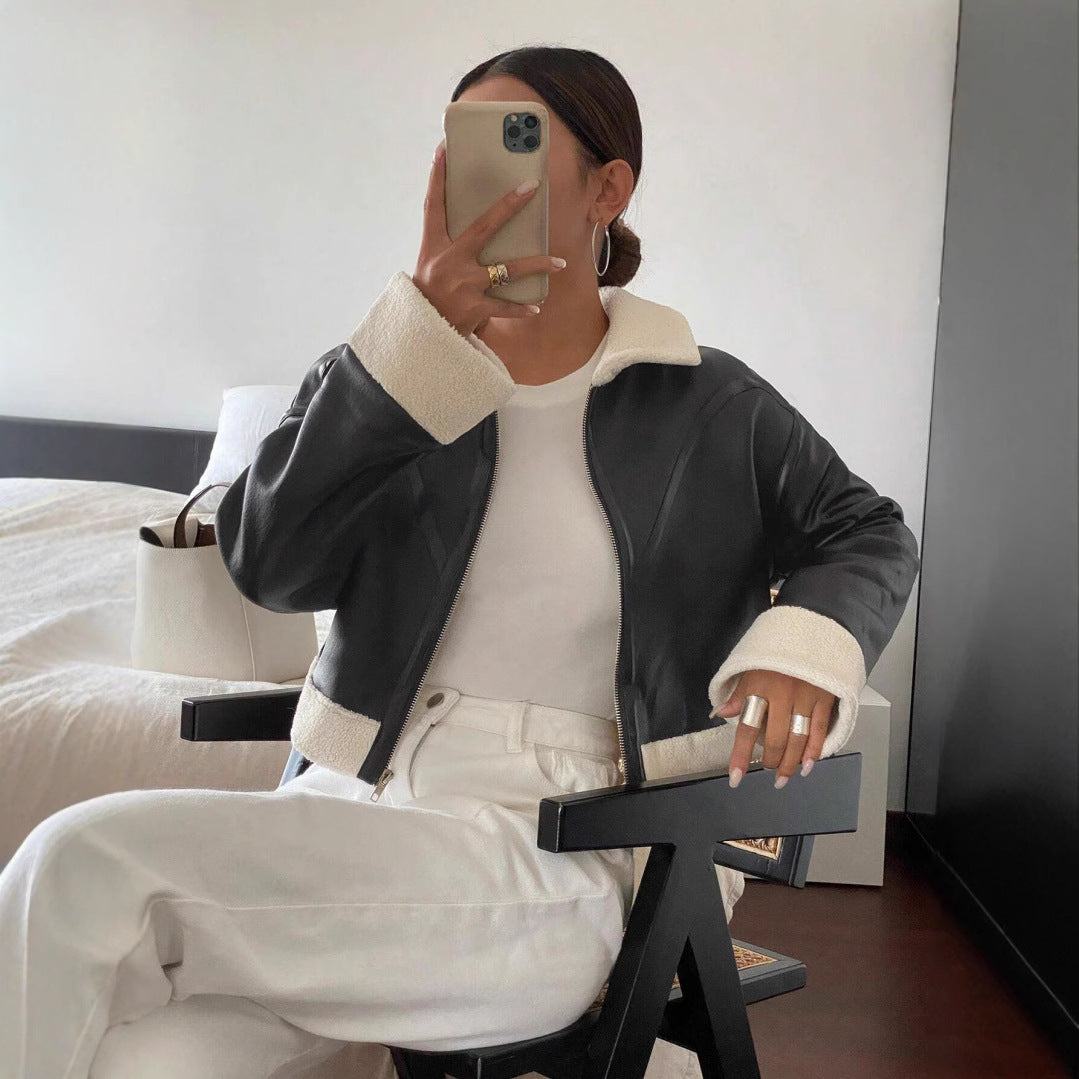 Damen Kunstlederjacke im modernen Biker-Stil mit Fellkragen und kurzen Ärmeln EB