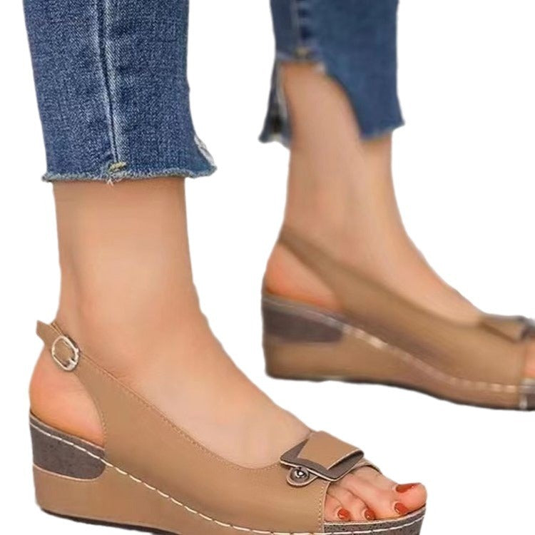 Damen Wedge-Sandalen mit verstellbarem Riemen und modischem Detail EB