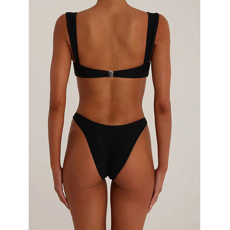 Damen Luxuriöser Bikini mit elegantem Goldakzent EB
