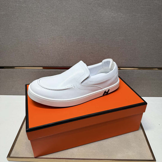 Damen Elegante Slip-On Sneaker mit stilvollem Design und komfortabler Sohle EB