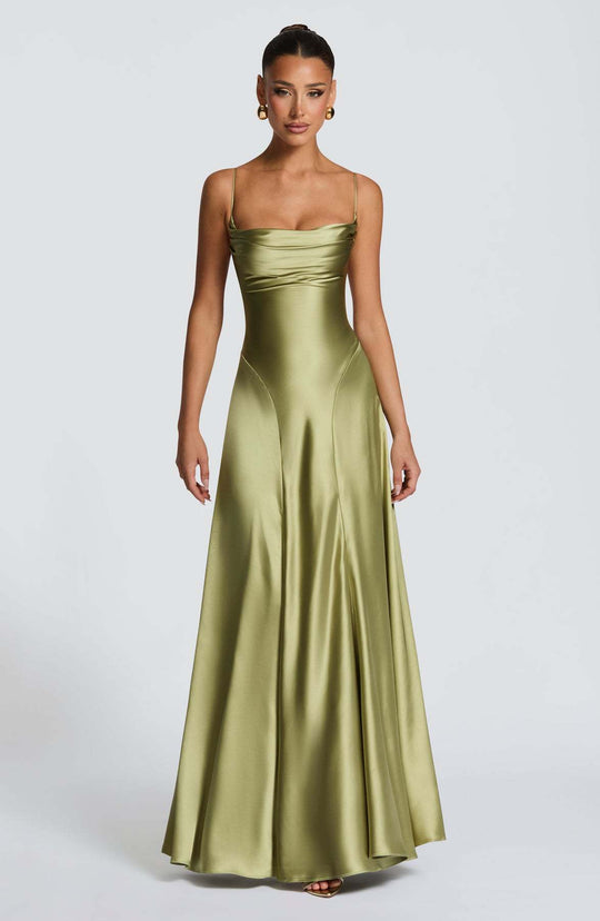 Damen Elegantes Maxikleid mit raffinierten Spaghetti-Trägern und fließendem Satin EB
