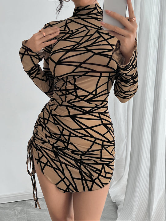 Damen Minikleid mit raffiniertem Raffungseffekt und modernem geometrischen Muster EB