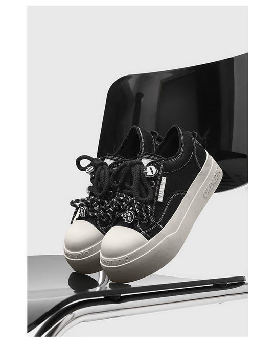 Damen Sneakers mit einem einzigartigen Schnürsystem und dämpfender Gummisohle EB