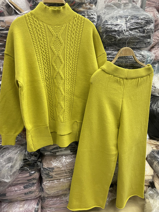 Damen eleganter Strickanzug mit hohem Kragen und farbenfrohem Muster EB