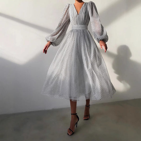 Damen Kleid mit transparentem Puffärmel und floralem Punkte-Design EB