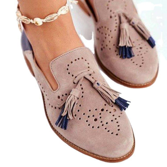 Damen Modische Slipper mit eleganten Quasten und perforiertem Design EB