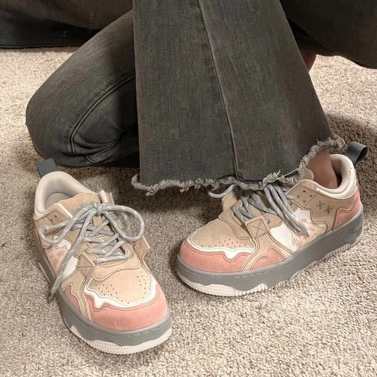 Damen Sportliche Sneakers mit zugeschnittenem Obermaterial und dämpfender Sohle EB