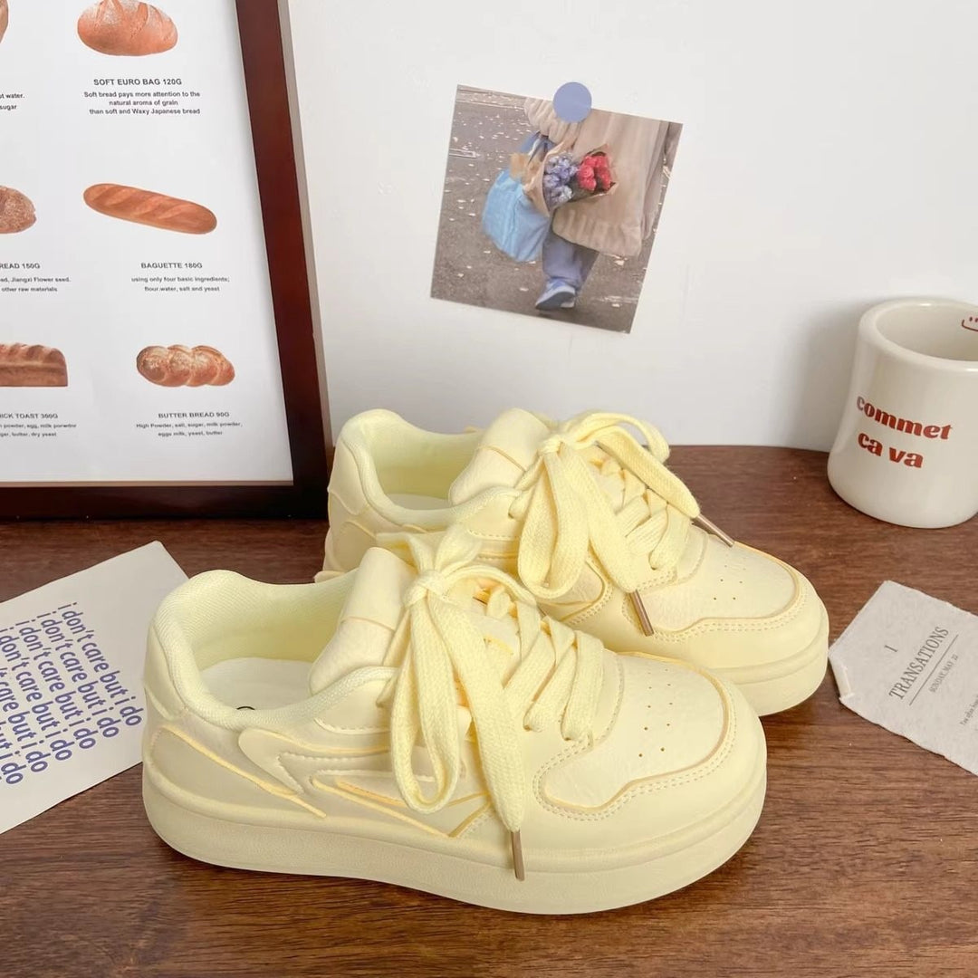 Damen Sneakers mit dämpfender Sohle und luftiger Oberflächenstruktur EB