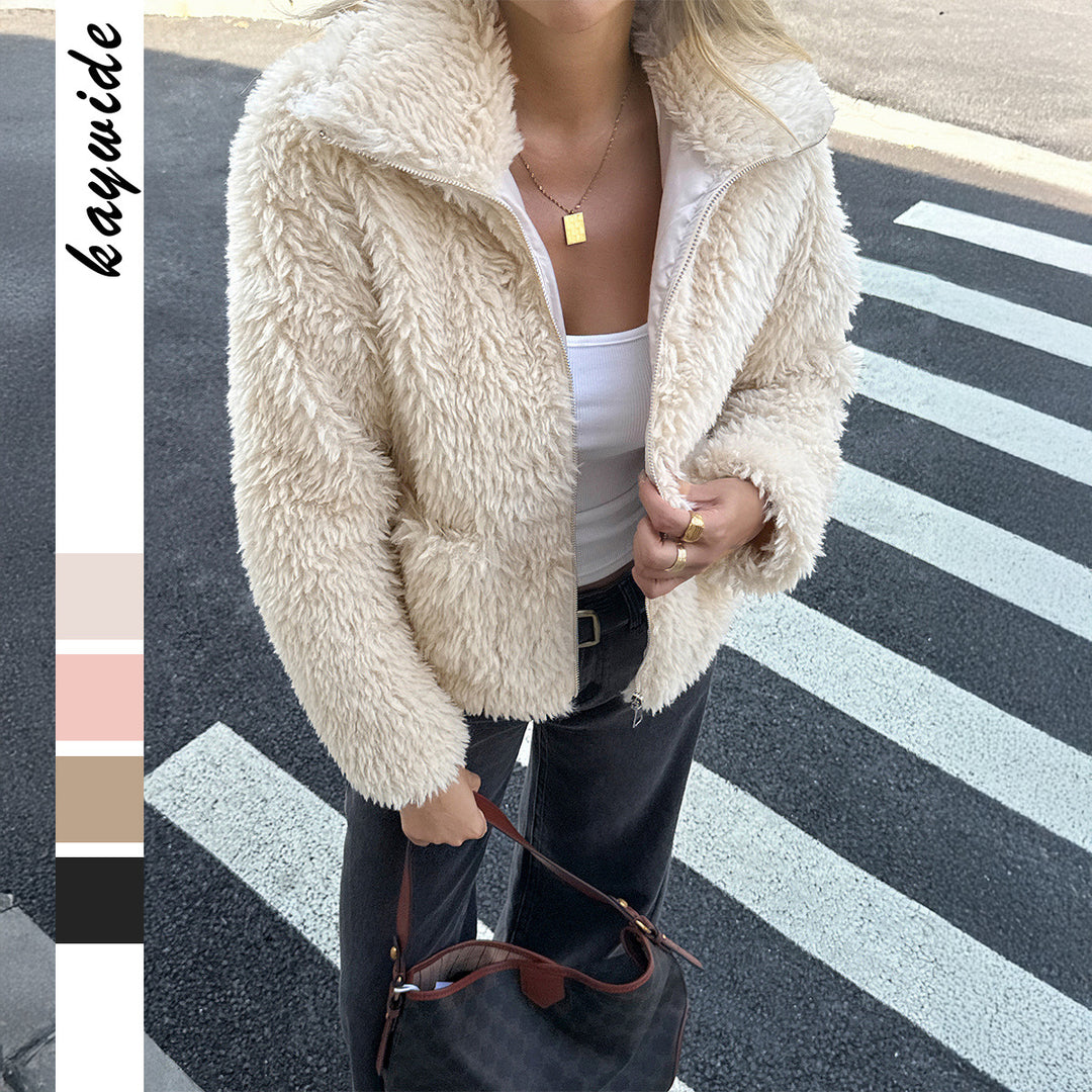 Damen nan Teddyjacke mit Reißverschluss, hochgeschlossenem Kragen, aufgesetzten Taschen und kurzer Passform EB