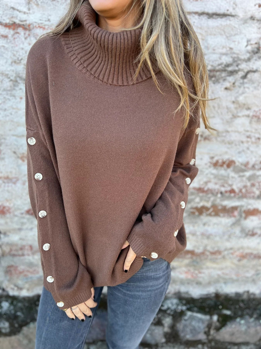 Damen weicher Rollkragenpullover mit modischen Knopfdetails EB