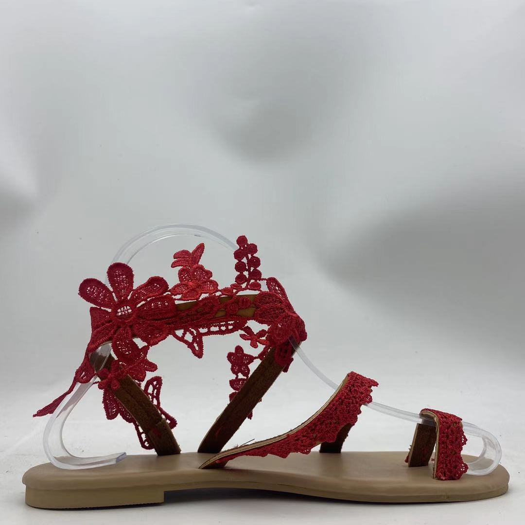 Damen Sommerliche Riemensandalen mit floralen Spitze EB