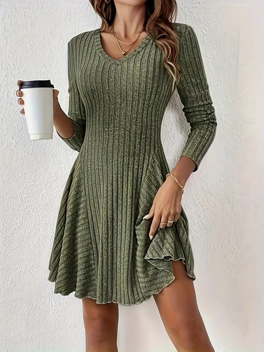 Damen Strickkleid mit raffiniertem Rüschendesign und schmeichelndem Schnitt EB
