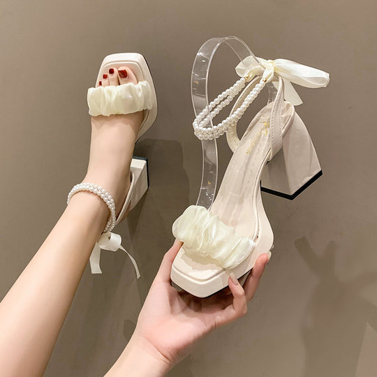 Damen elegante Blockabsatz Sandalen mit Rüschendetail und Perlenschmuck EB