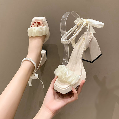 Damen elegante Blockabsatz Sandalen mit Rüschendetail und Perlenschmuck EB